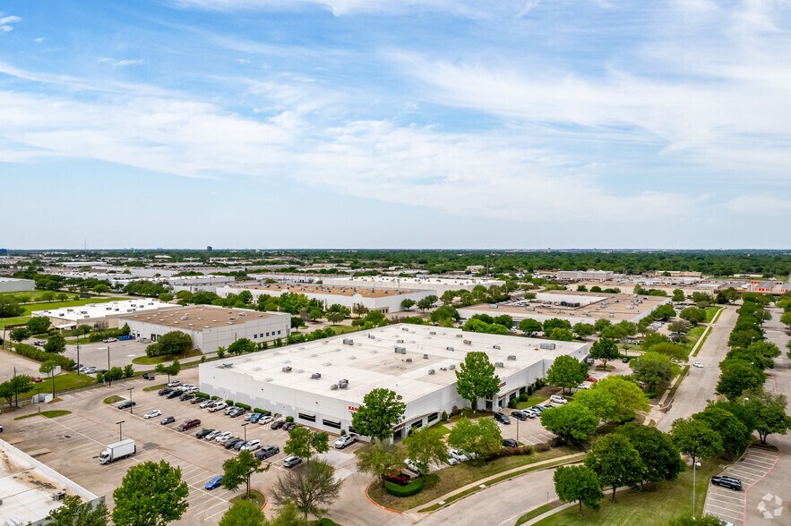 More Photos Of 801 Klein Rd, Plano Warehouse For Lease