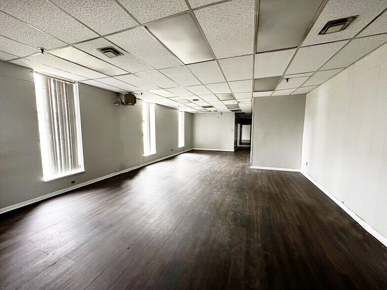 More Photos Of 4 American Way, Spotswood Warehouse For Sale