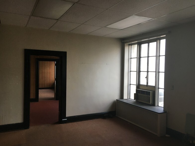 More Photos Of 442 Hamilton St W, Allentown Post Office For Sale