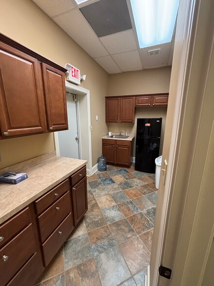 More Photos Of 111 Library Hill Ln, Lexington Storefront Retail Office For Lease