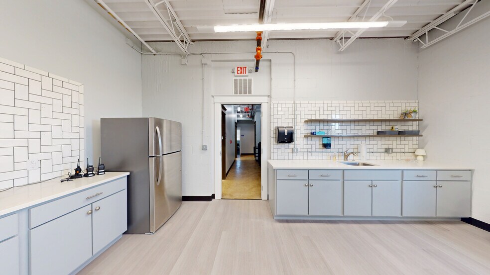 More Photos Of 6161 N Hillside Ave, Indianapolis Loft Creative Space For Lease