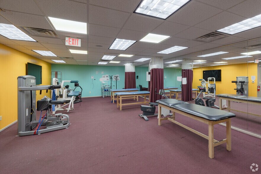 More Photos Of 27253 Van Dyke Ave, Warren Medical For Lease