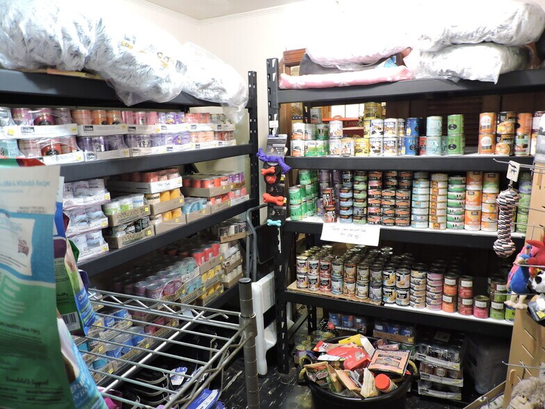 More Photos Of 535 College Dr, Middleburg General Retail For Sale