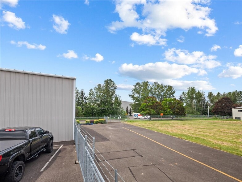 More Photos Of 2545 Aerial Way SE, Salem Warehouse For Sale