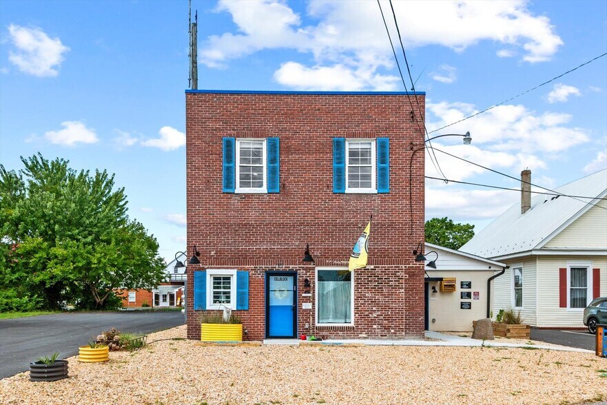 More Photos Of 10 Irving Ave N, Colonial Beach Apartments For Sale