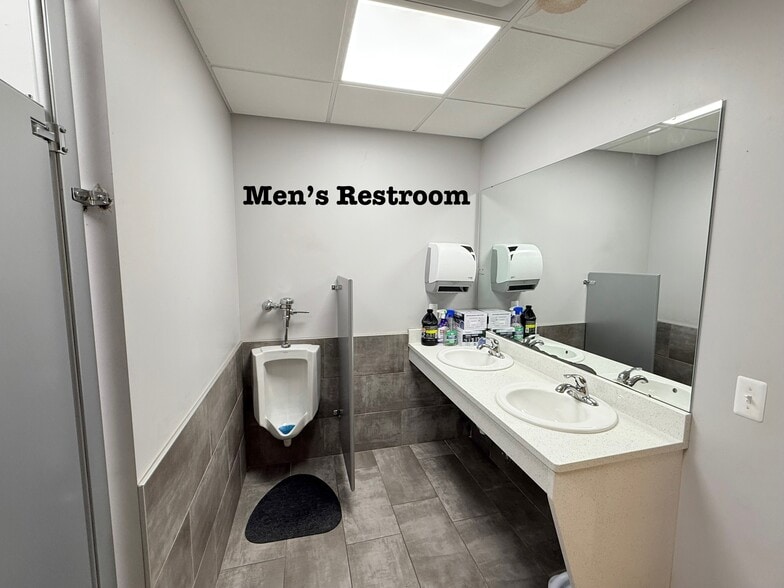 More Photos Of 28975 Grand River Ave, Farmington Hills Auto Dealership For Sale