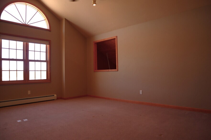 More Photos Of 173 Frontage Rd, South Fork Freestanding For Lease