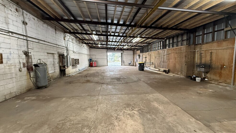 More Photos Of 735 Canal St, Jacksonville Manufacturing For Lease