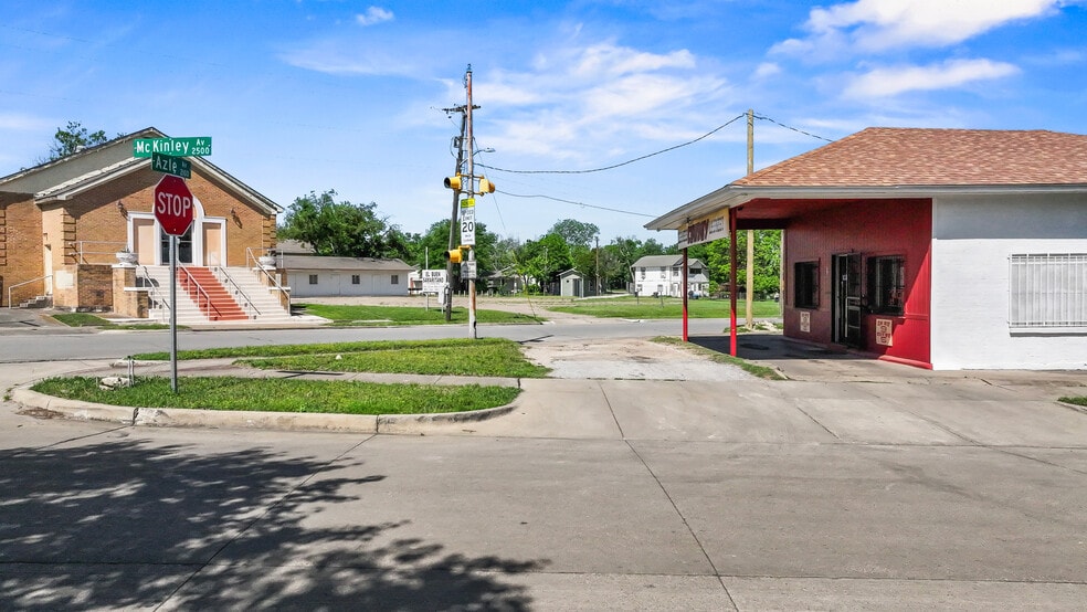 More Photos Of 2100 Azle Ave, Fort Worth Storefront For Sale
