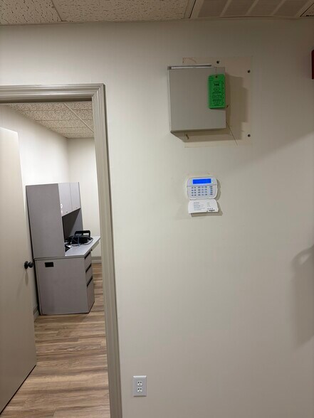 More Photos Of 823 Chickamauga Ave, Rossville Office For Lease