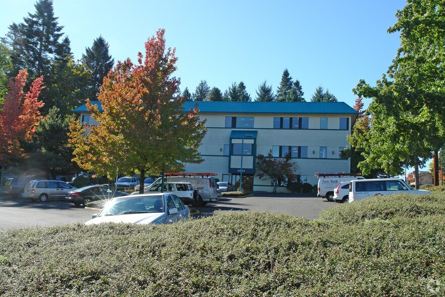More Photos Of 4850 SW Scholls Ferry Rd, Portland Office For Lease