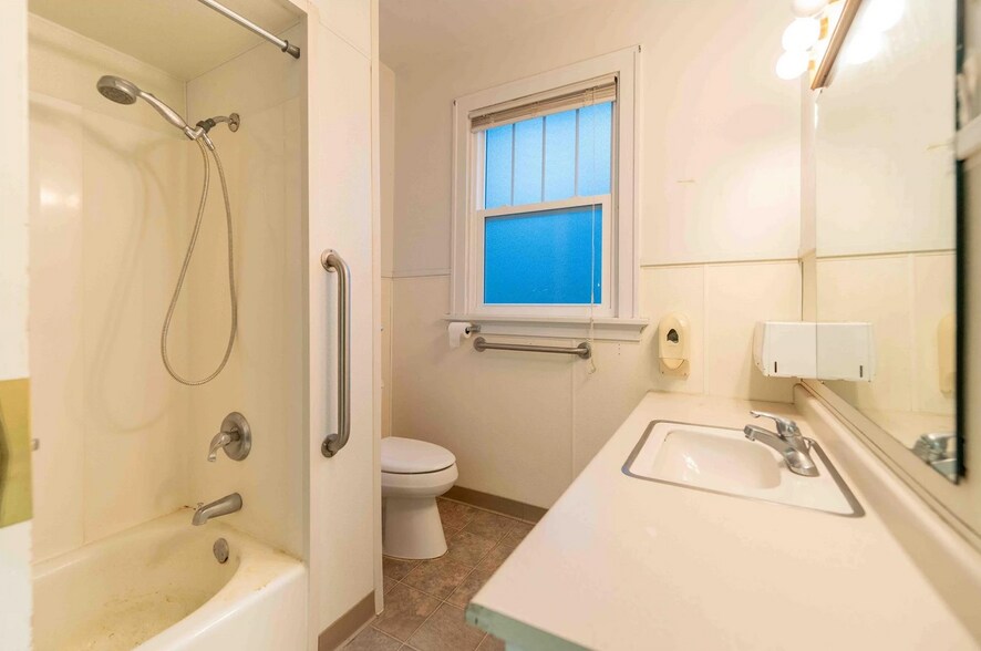 More Photos Of 1601 Central Ave, Great Falls Religious Facility For Sale