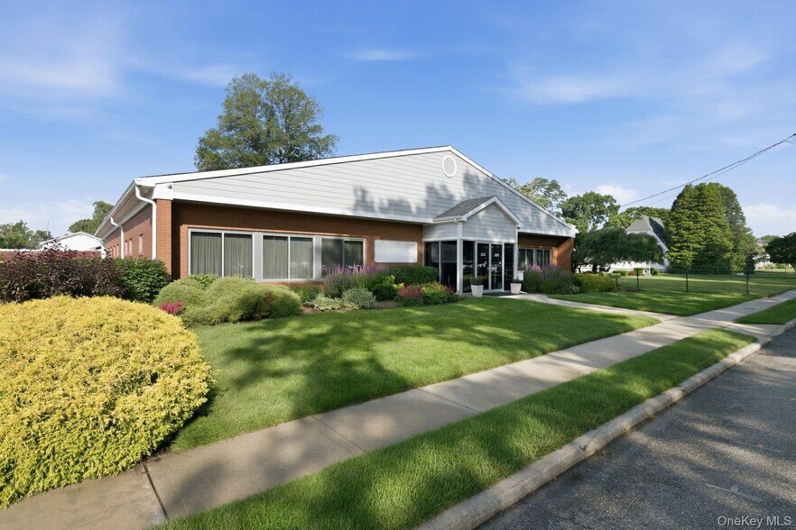 More Photos Of 225 Howell Ave, Riverhead Office For Sale