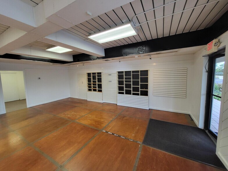 More Photos Of 1930 Park Meadows Dr, Fort Myers Office For Lease