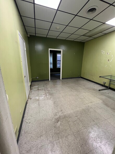 More Photos Of 116-118 S York St, Elmhurst Office For Lease