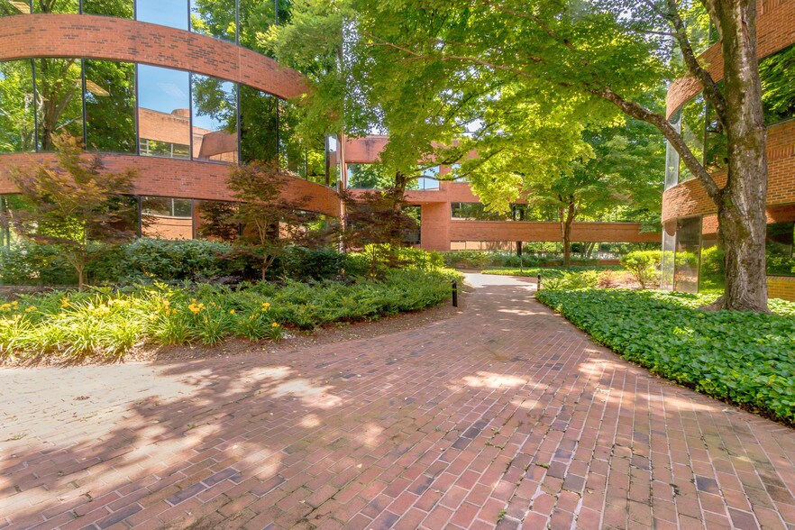 More Photos Of 1080 Holcomb Bridge Rd, Roswell Office Residential For Lease