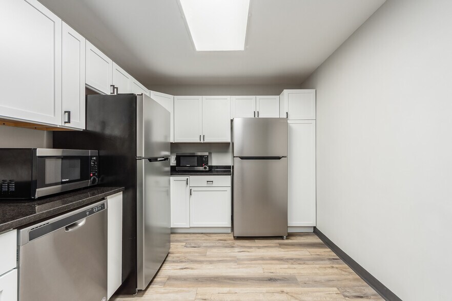 More Photos Of 1251 W Broad St, Columbus Storefront Retail Office For Sale