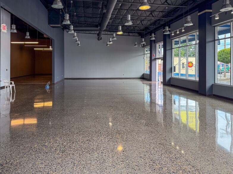More Photos Of 8073 SE 17th Ave, Portland Freestanding For Lease