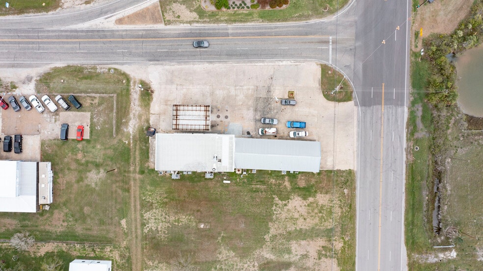 More Photos Of 103 Henderson St, Palacios Convenience Store For Sale