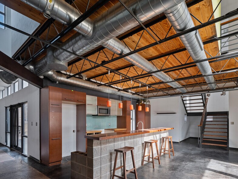 More Photos Of 33 Ne 7th St, Oklahoma City Office For Sale