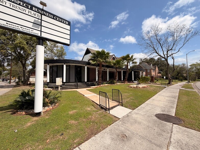 Primary Photo Of 2601 Prospect St, Houston Medical For Sale