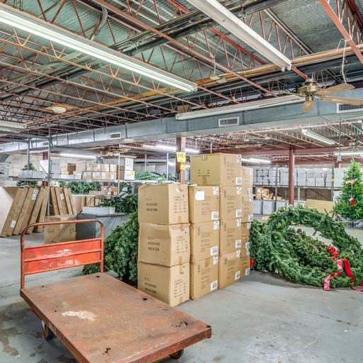 More Photos Of 3601 Capital Florist, Montgomery Showroom For Lease