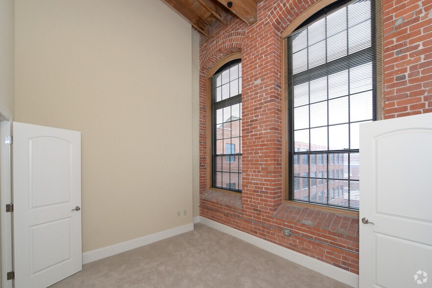 More Photos Of 12 Eagle St, Providence Apartments For Lease