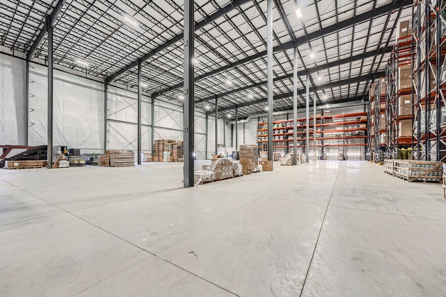 More Photos Of 7019 S Jordan Rd, Centennial Warehouse For Lease