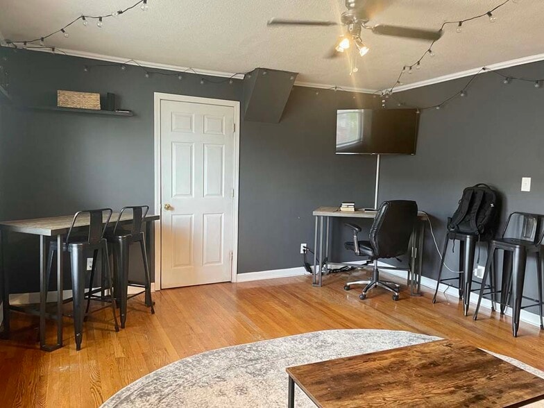 More Photos Of 223 E Market St, Johnson City Religious Facility For Lease