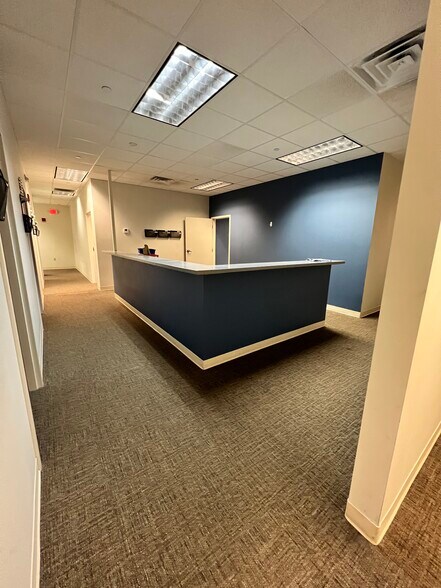 More Photos Of 420-482 Wylie Dr, Normal General Retail For Sale