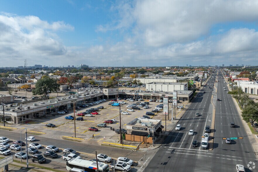 More Photos Of 5901 Westheimer Rd, Houston Unknown For Lease