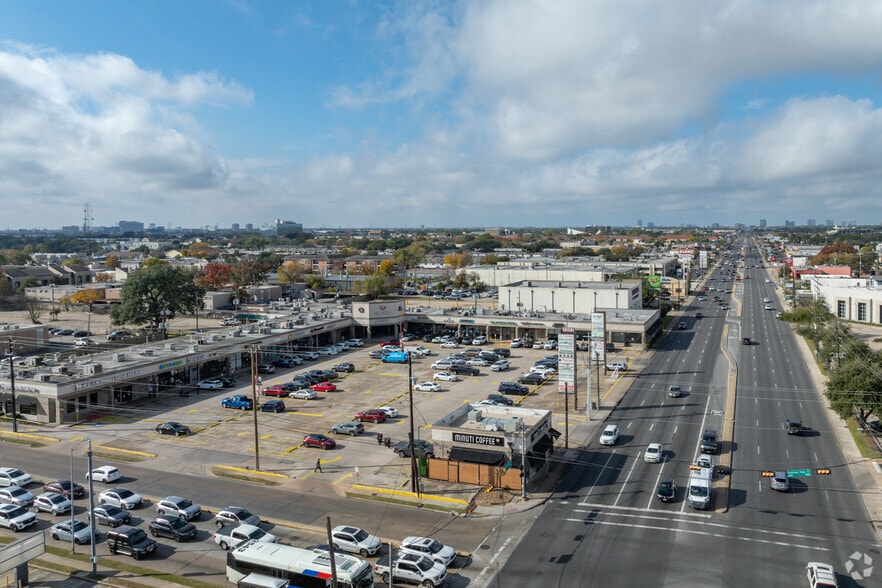 More Photos Of 5901 Westheimer Rd, Houston Unknown For Lease