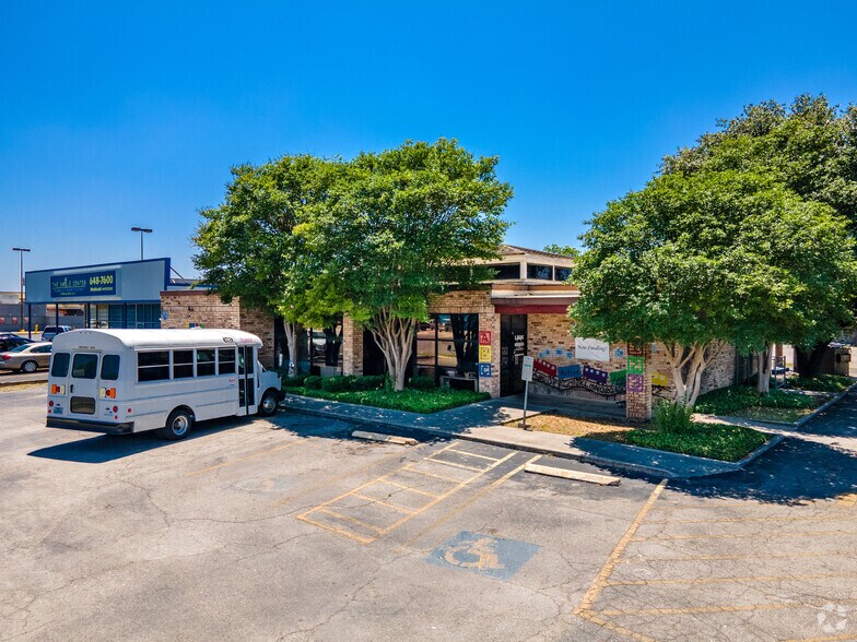 More Photos Of 903 S WW White Rd, San Antonio Loft Creative Space For Sale