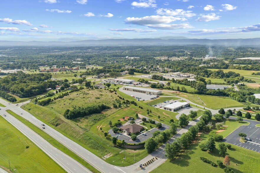 More Photos Of 326 Partnership Pky, Maryville Loft Creative Space For Sale