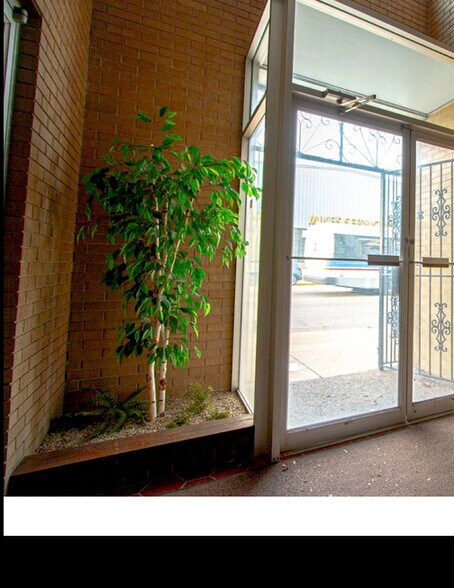 More Photos Of 3533 S Archer Ave, Chicago Office For Lease