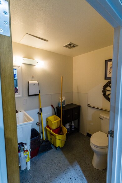 More Photos Of 1630 Foothill Dr, Boulder City Industrial For Sale
