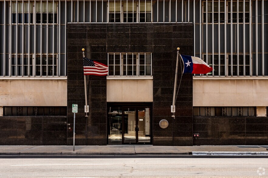 More Photos Of 401 W Texas Ave, Midland Office For Lease