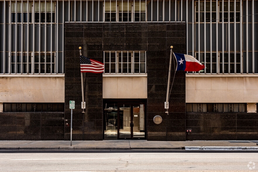 More Photos Of 401 W Texas Ave, Midland Office For Sale