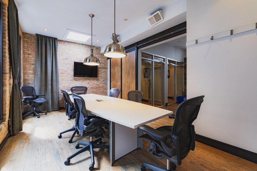 More Photos Of 21 W Illinois St, Chicago Office For Sale