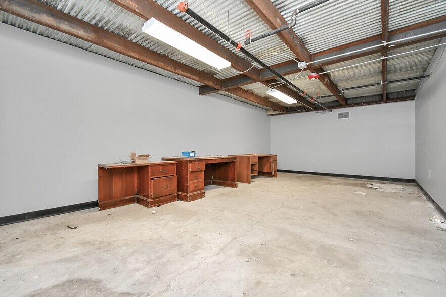 More Photos Of 12506 Taylor Rd, Houston Warehouse For Sale