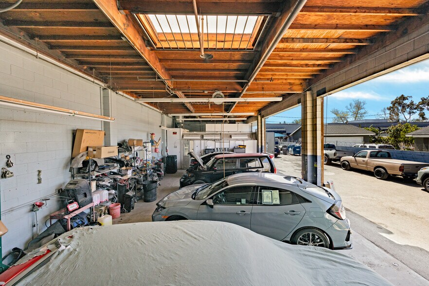 More Photos Of 620 E 2nd St, Santa Ana Service For Sale