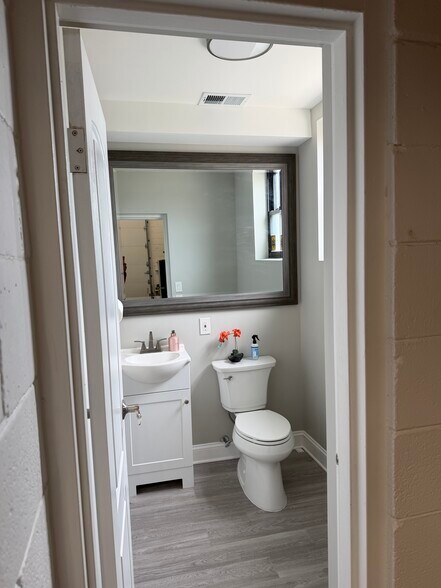 More Photos Of 1414 N Campbell Rd, Royal Oak Manufacturing For Sale