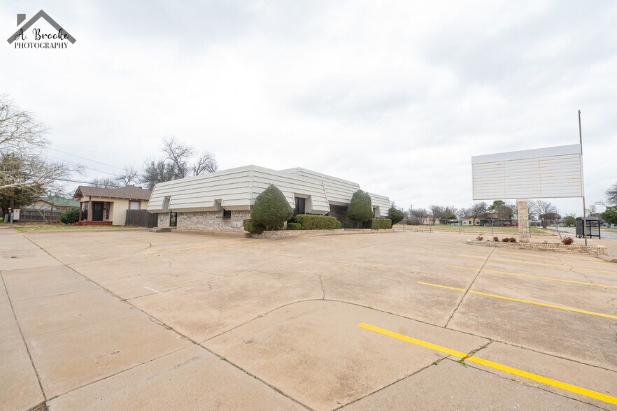 More Photos Of 1712 Kemp Blvd, Wichita Falls Office For Lease