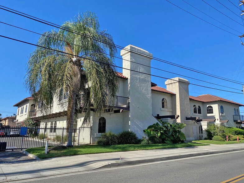 Primary Photo Of 902 N Grand Ave, Santa Ana Medical For Sale