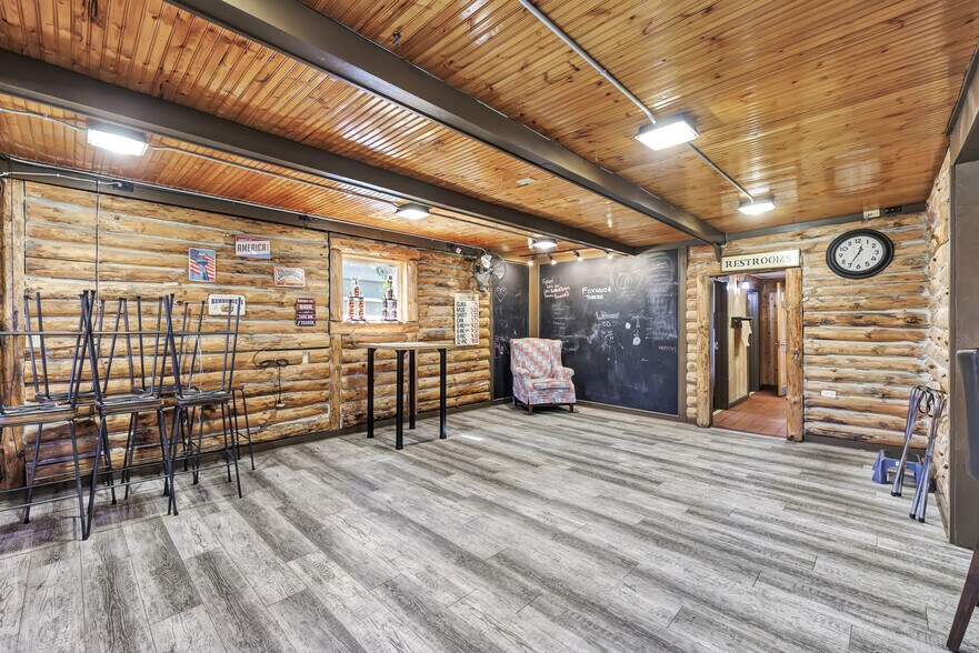 More Photos Of 621 Bissell St, White Lake Restaurant For Sale