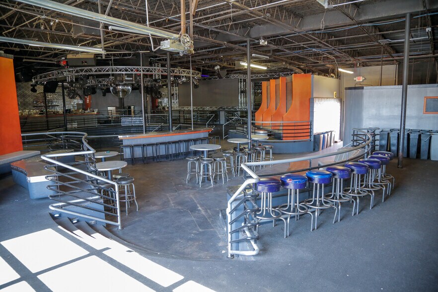More Photos Of 1928 Buddy Holly Ave, Lubbock Bar For Sale