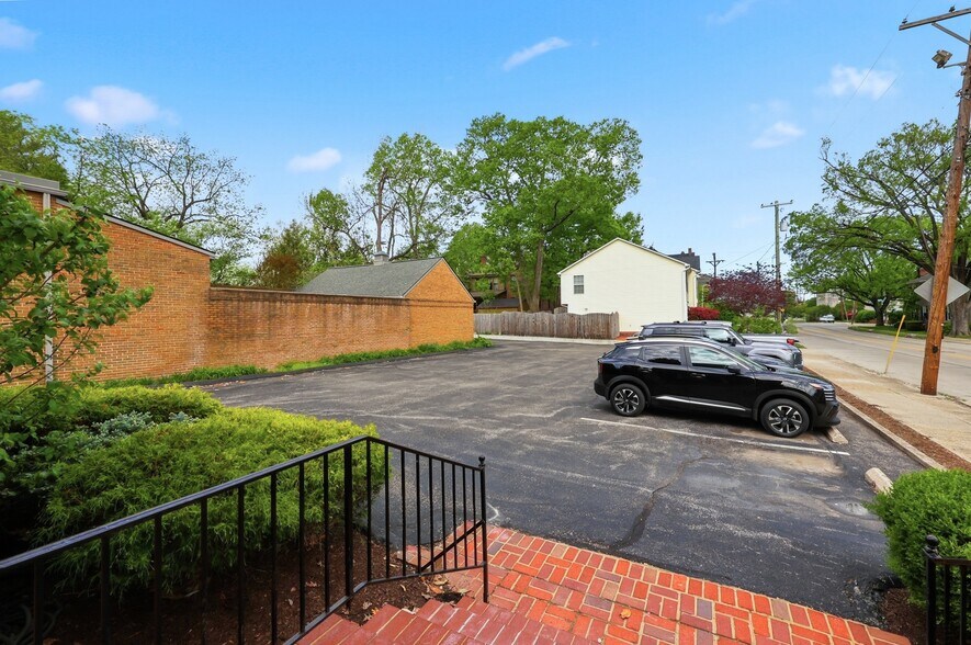 More Photos Of 131 Kentucky Ave, Lexington Freestanding For Sale