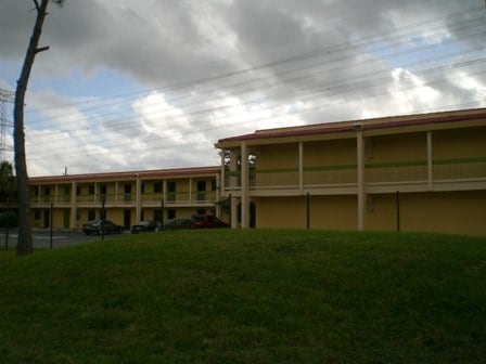 More Photos Of 6 N Sam Houston Pky E, Houston Hotel For Sale