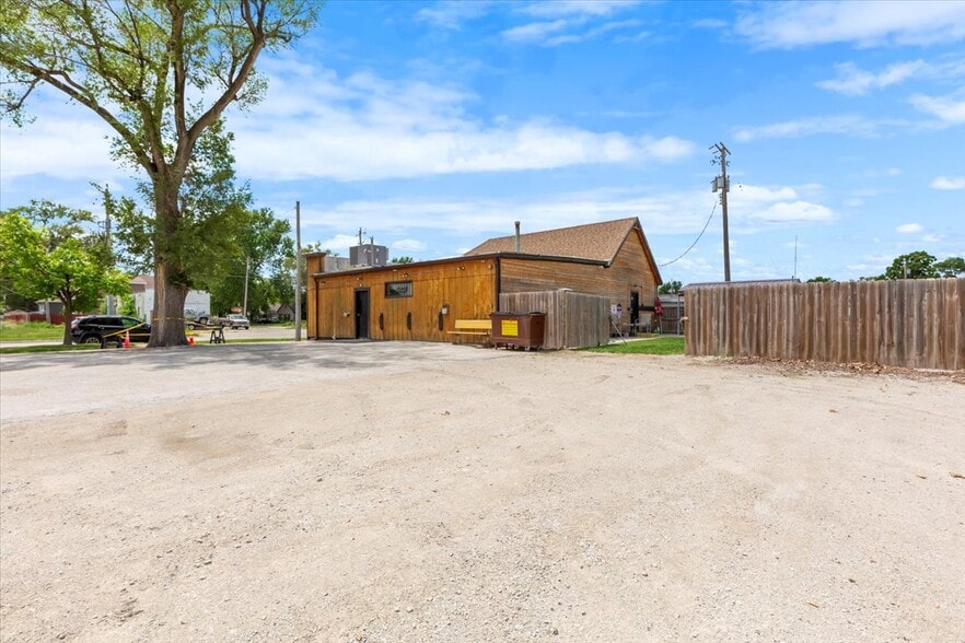 More Photos Of 626 16th Avenue, Council Bluffs General Retail For Sale