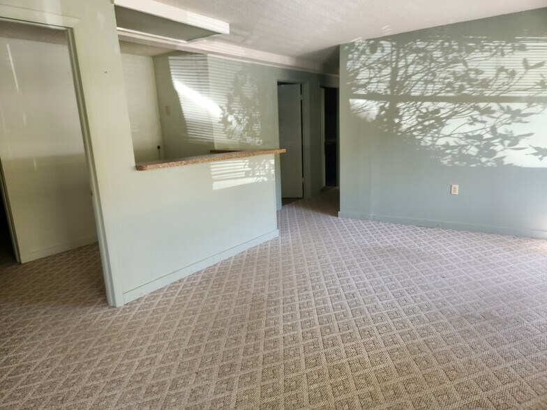 More Photos Of 4939 State Highway 23, Norwich Medical For Sale